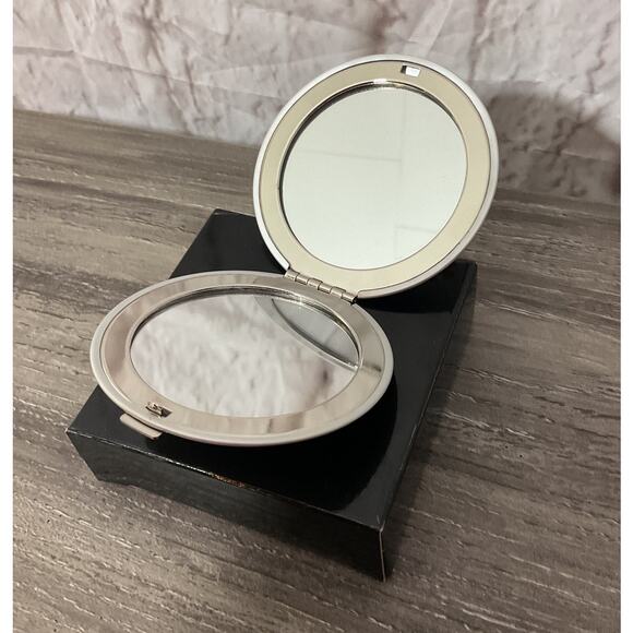 NWT Graham Webb Mirror Compact Silver Rhinestone Flag - Picture 2 of 6